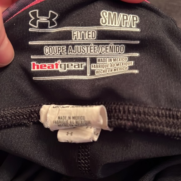 Under Armour Heat Gear Leggings 3/4?length Size Small Black and Pink.EUC. - Picture 4 of 6